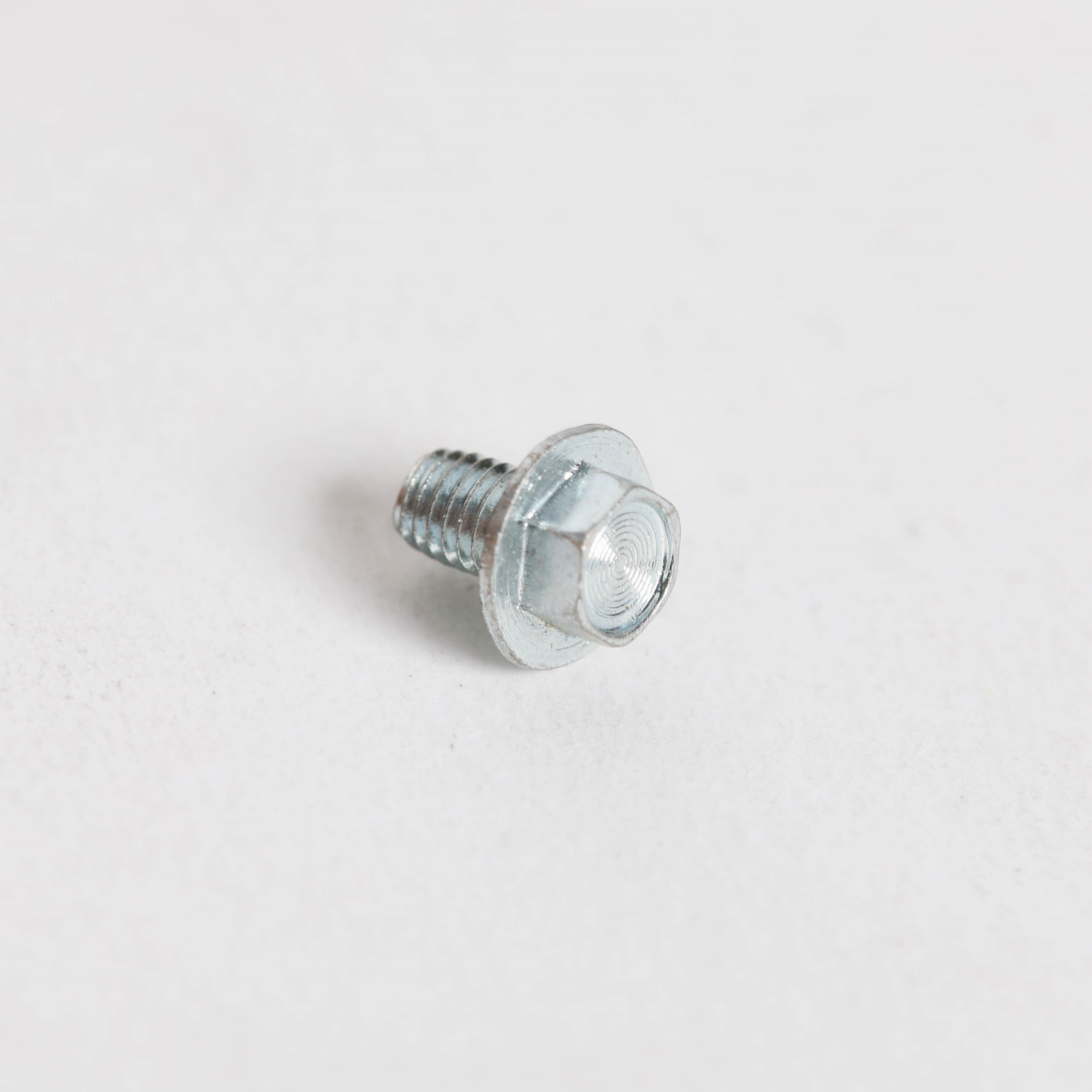 240451503 SCREW