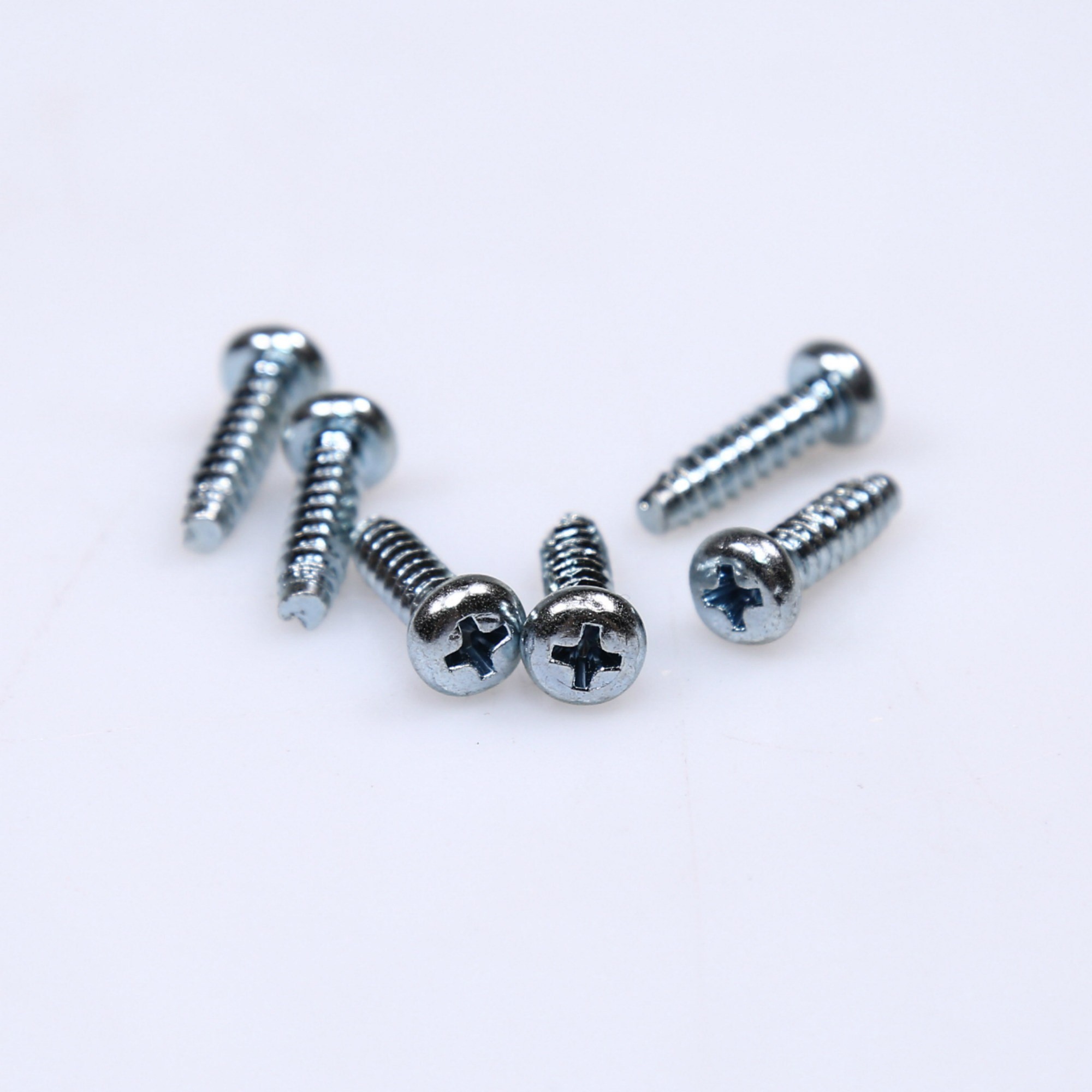 6002-000468 SCREW-TAPPING;SWRCH18A,ZPC(WHT),L18,M5,P