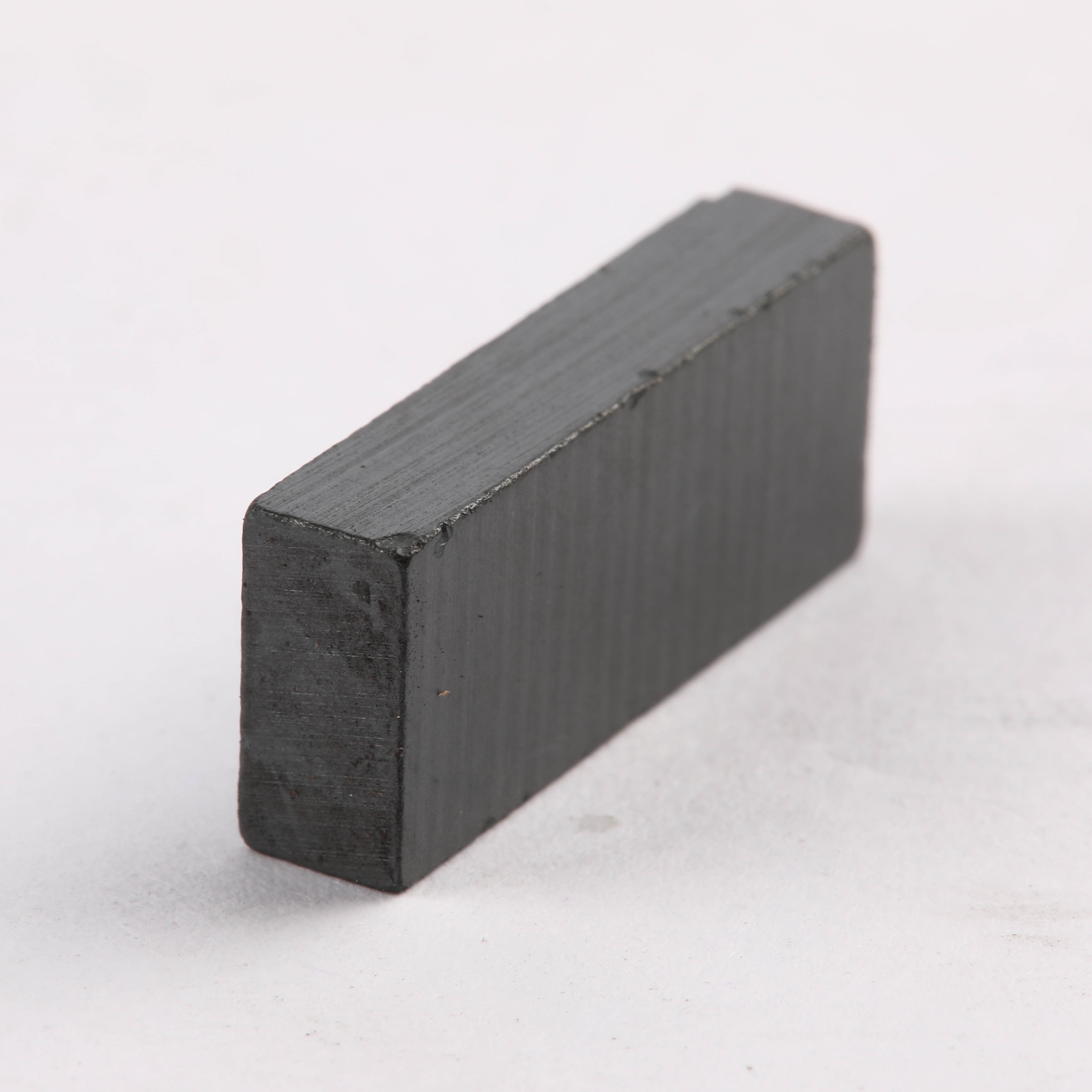 RAB32775604 MAGNET,FERRITE