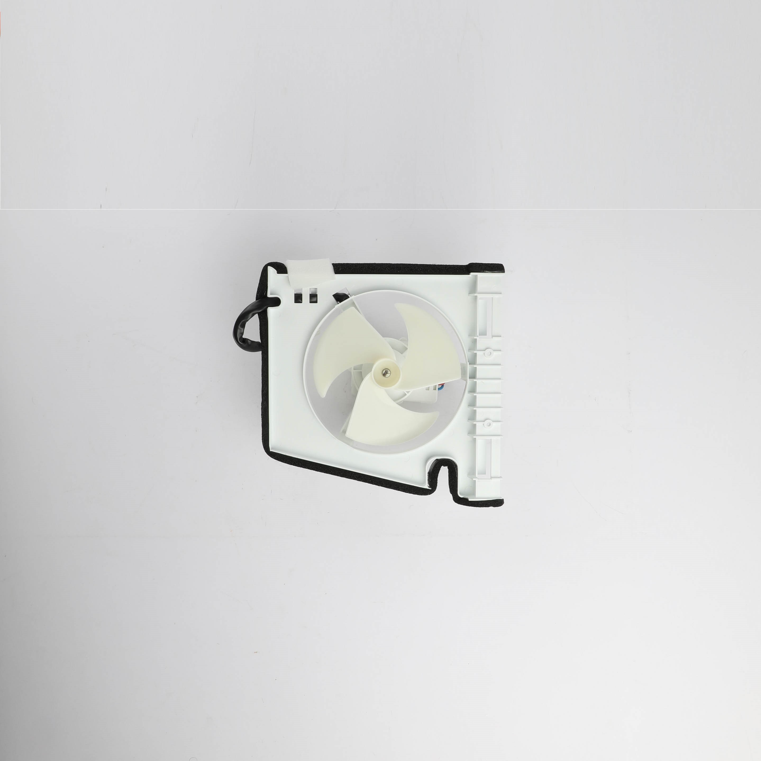 WR60X25786 GE Refrigerator Condenser Fan & Housing Assembly