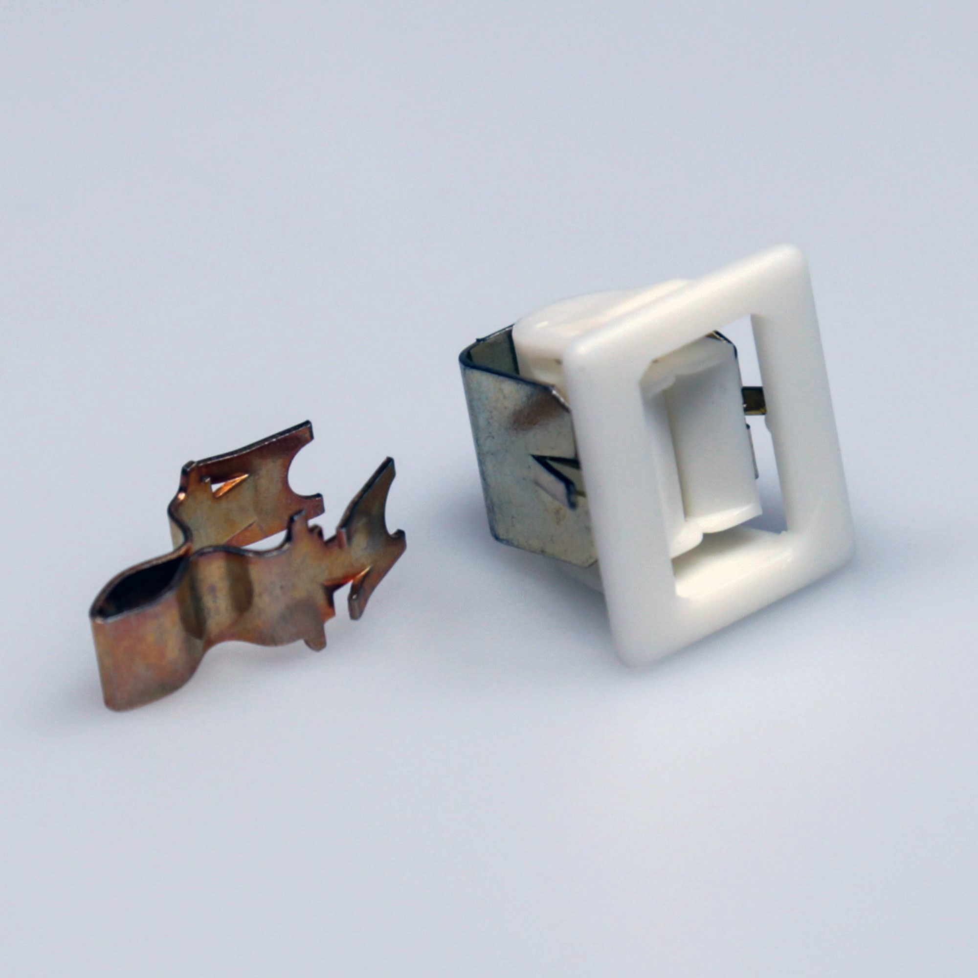 5366021400 Frigidaire Door Latch & Metal Strike