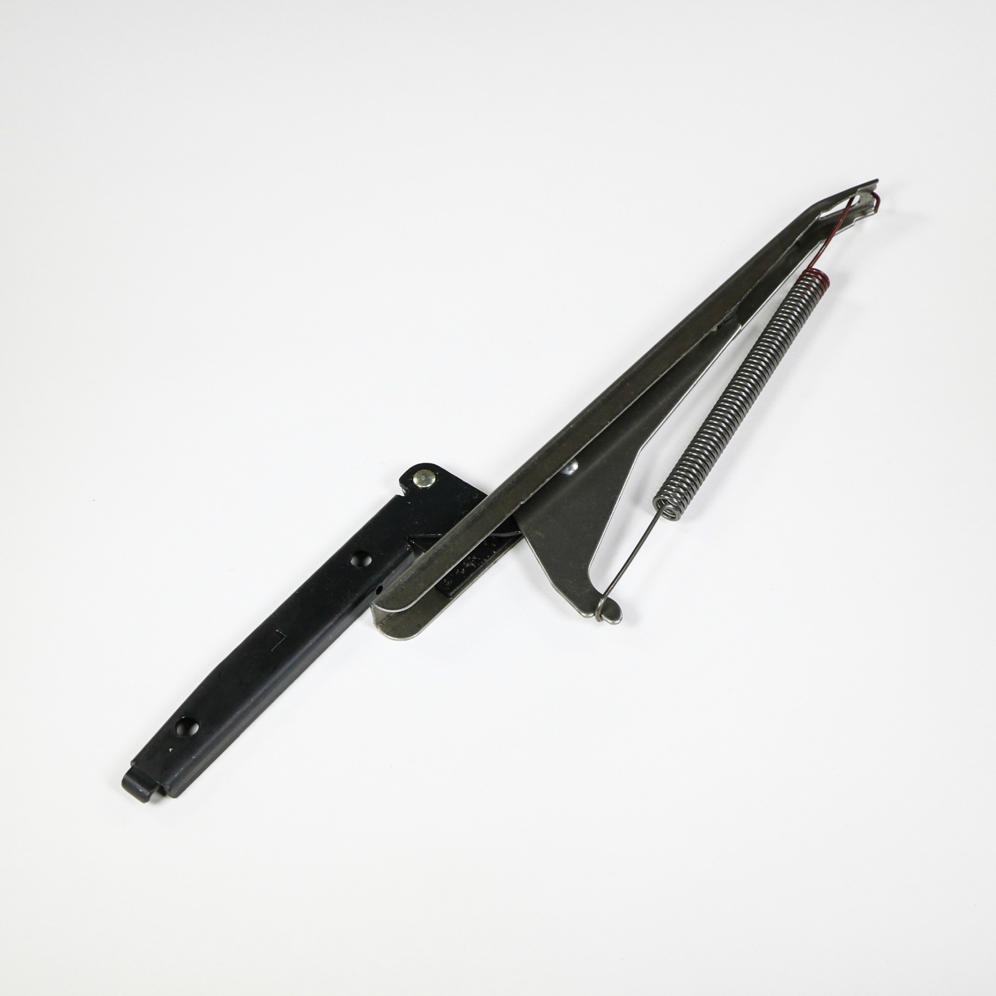 316566205 HINGE